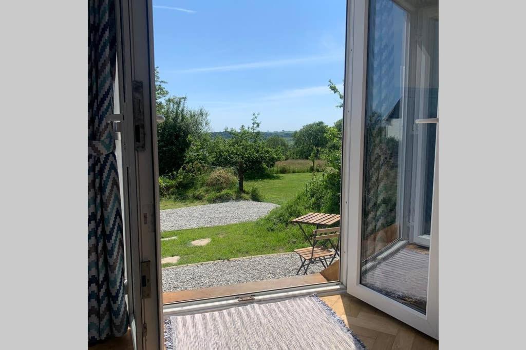 Apple Tree Hut Apartment Tenby Exterior photo